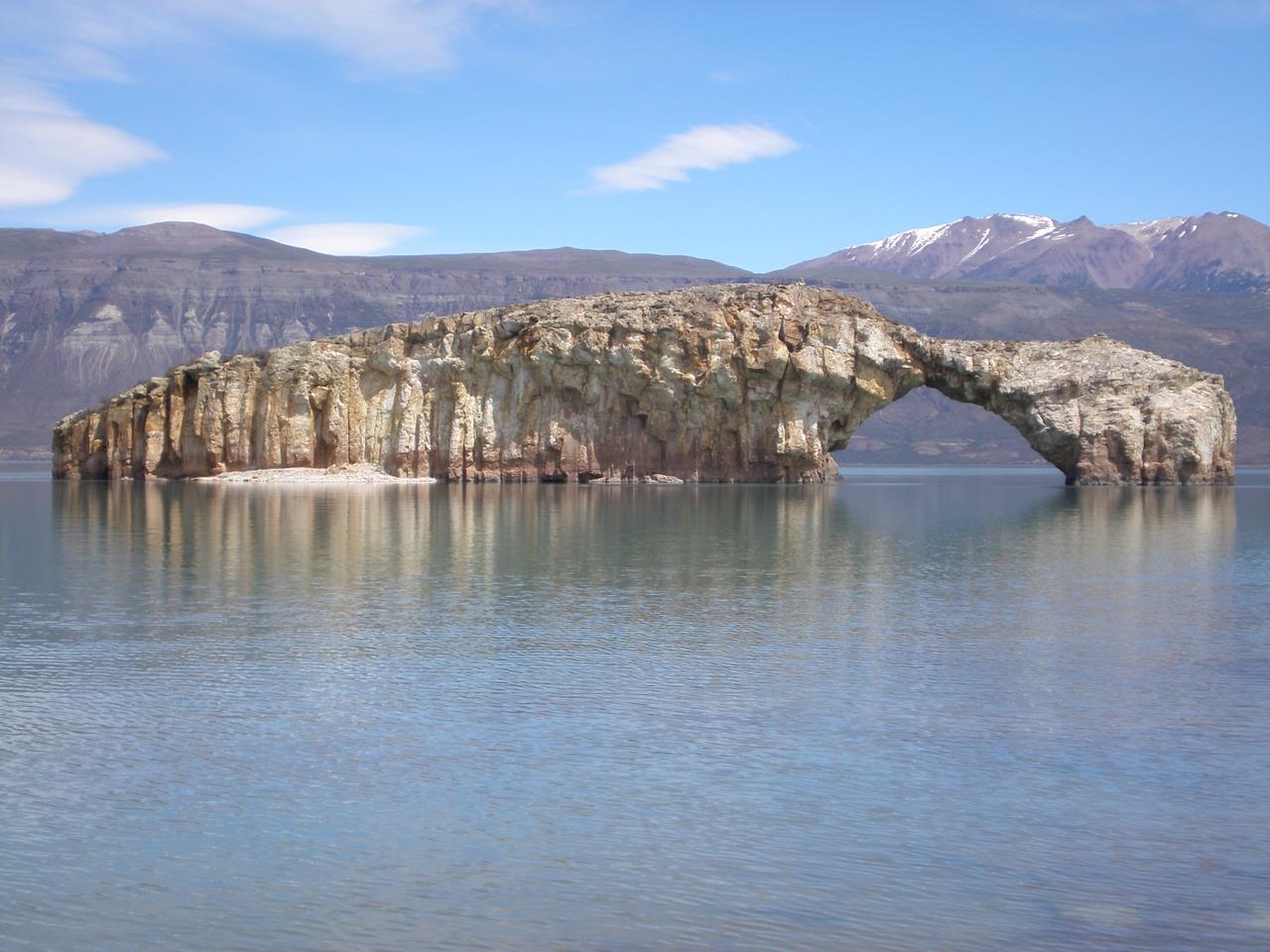 Arco-de-Piedra-Lago-Posadas
