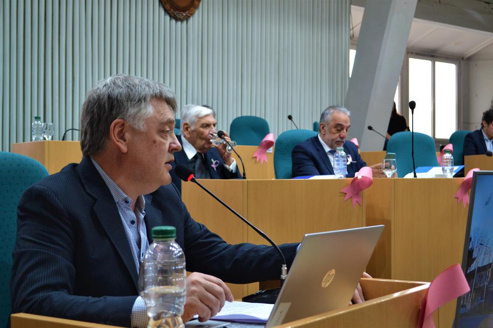 Foto 1 Diputado Oliva en la sesión de ayer