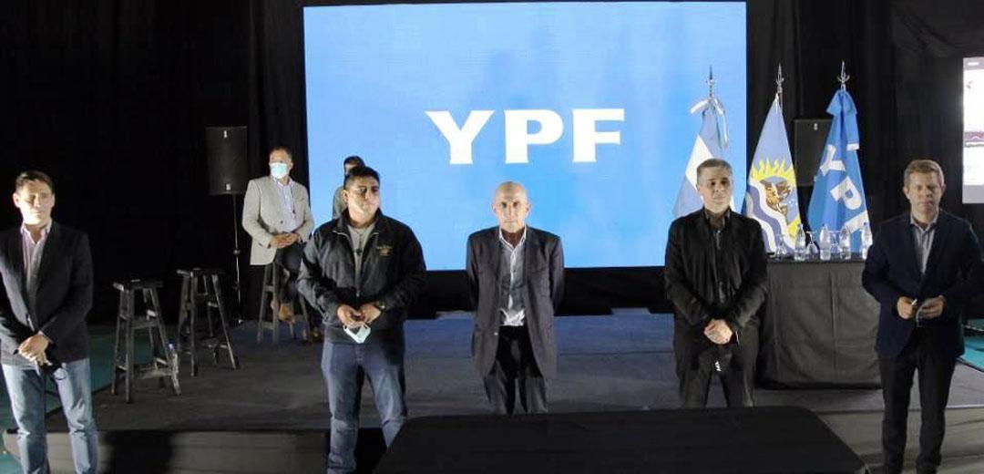 llugdar-tomo-parte-del-acto-donde-ypf-anuncio-inversiones-para-santa-cruz