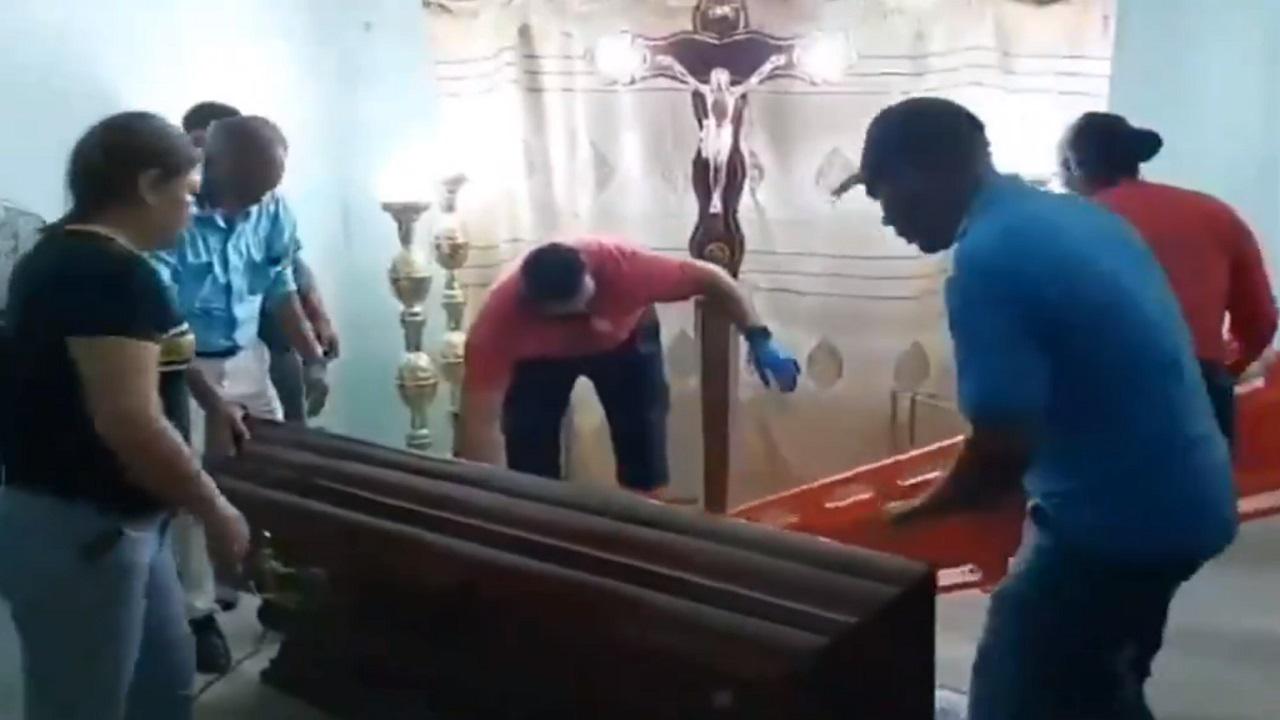 anciana-despierta-de-su-propio-funeral