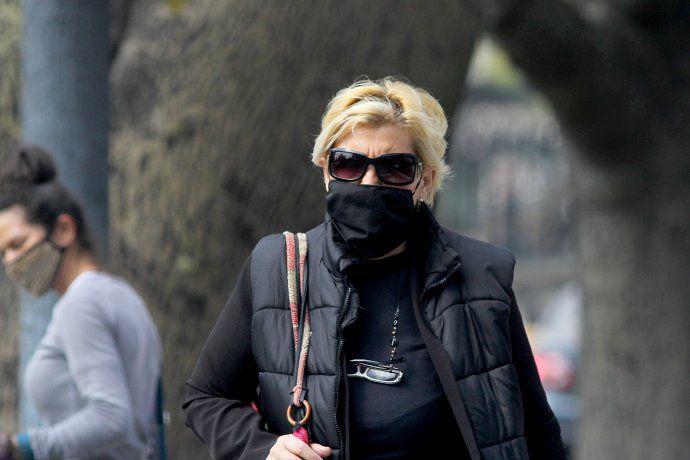 covid-barbijos-gente-circulando-coronavirus-calle-peaton-aire-libre
