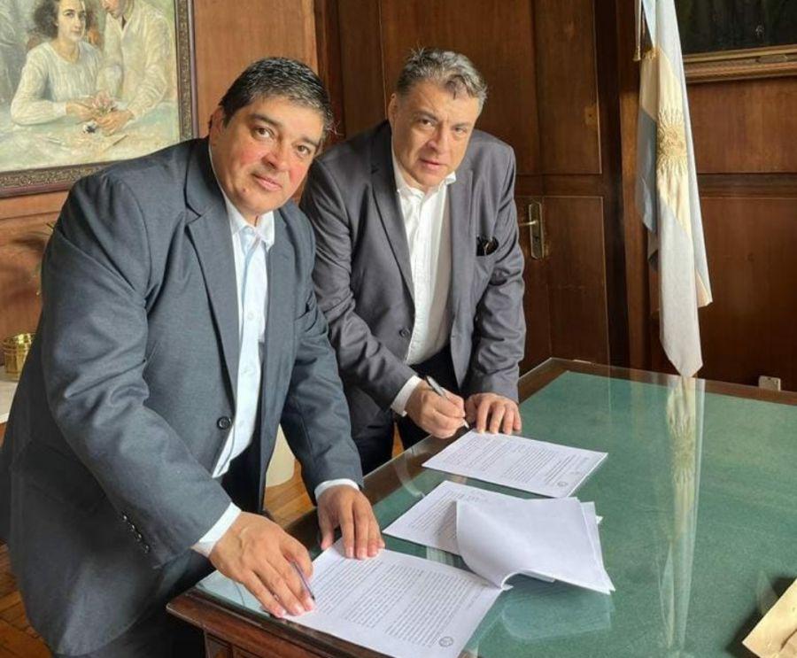 b5d6f561a9b19b7552adff95fbacffe6_XL