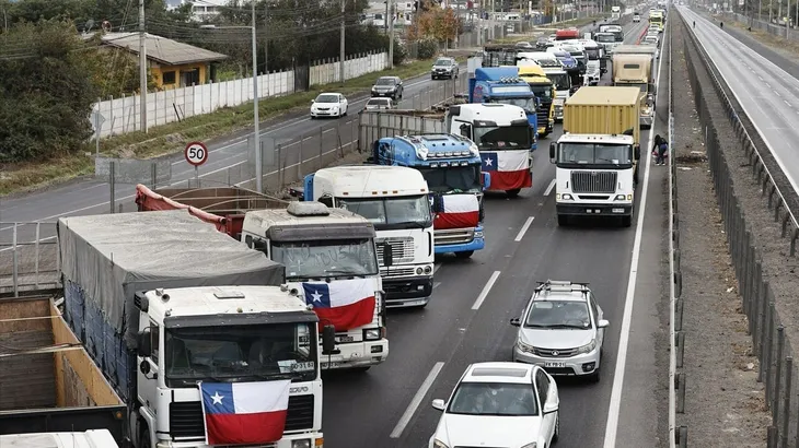 chile-corte-ruta-camioneros