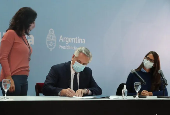 alberto-fernandez-elizabeth-gomez-alcorta-y-vilma-ibarrajpeg