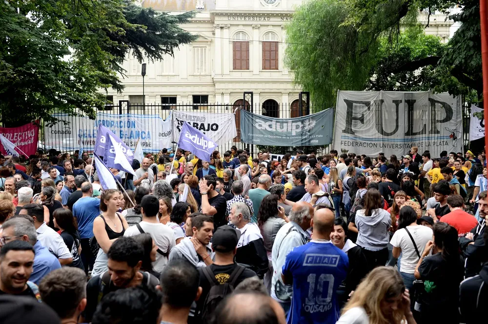 marcha-rectorado-unlp-docentes-estudiantes-7jpg