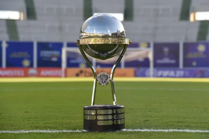 trofeo-copa-sudamericanajpg