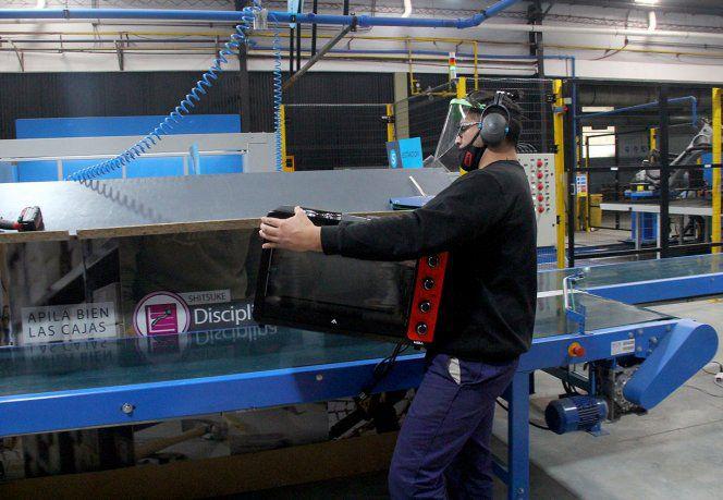 fabrica-neba-industria-capacidad-instalada-trabajador-ganancias-metalurgico-trabajo-salario-asalariado-pyme