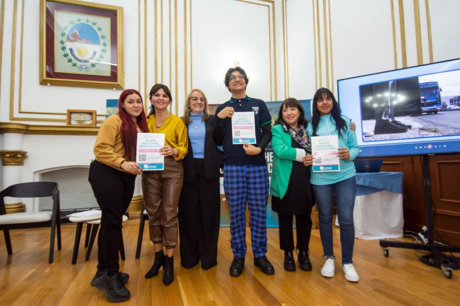 8051f29e86207539400fa332fea12cc2_XL