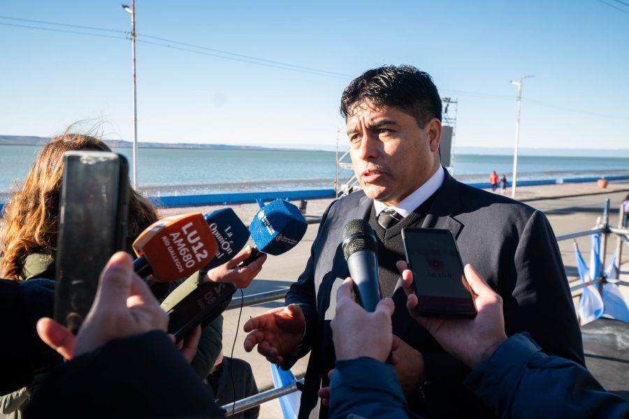 bc0c0d89dcc3befc0251d54f1b9c39f3_XL