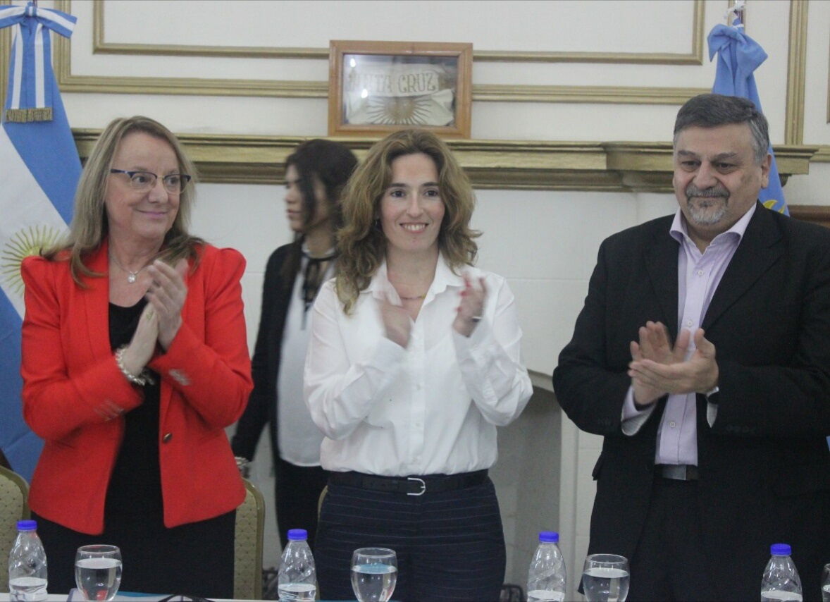 acto de cesión y recepción del Centro de Medicina Nuclear