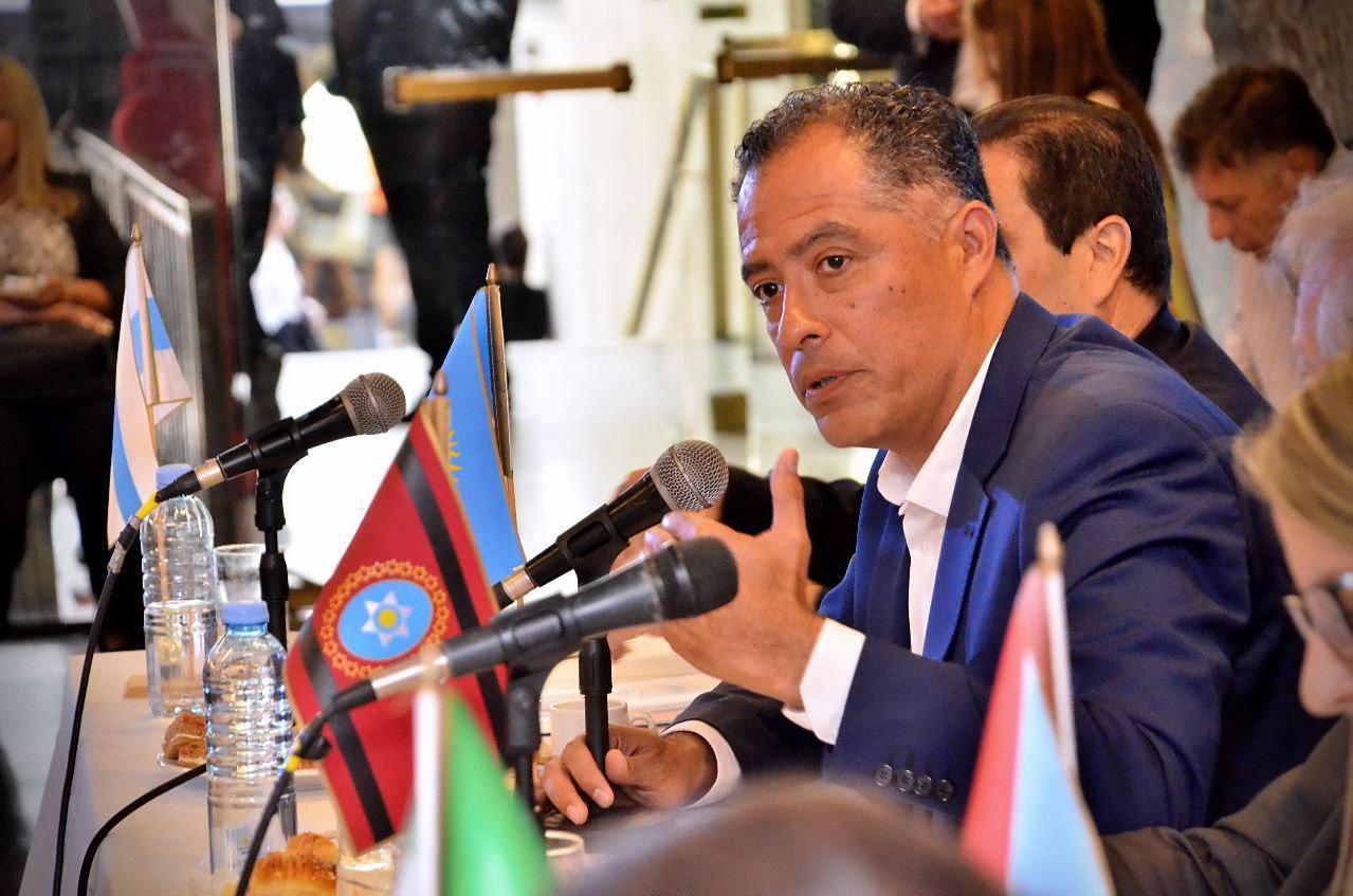 photo_4933950355838970597_y