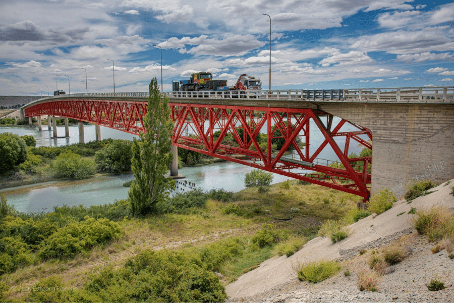 PUENTE SOBRE EL RÍO SANTA CRUZ