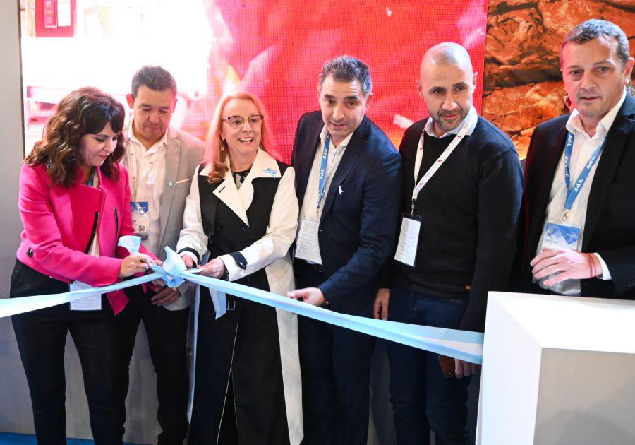 0f1c1859f57a8de51487eb3fbbdabfa2_XL