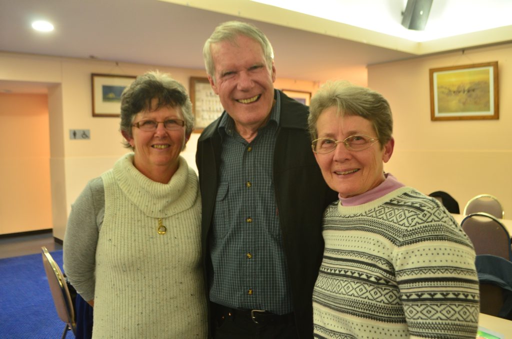 9-3344506-twt300616roger8_t1024