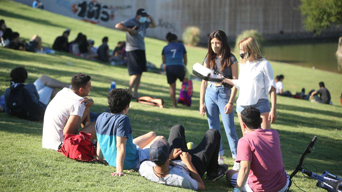 mendoza-permitira-las-reuniones-15-personas-al-aire-libre
