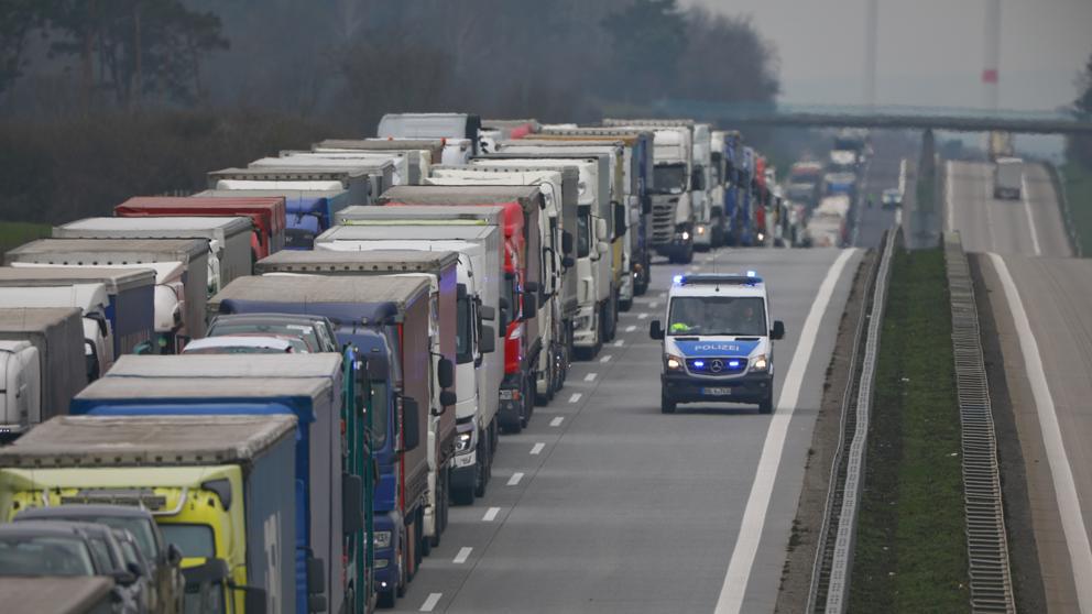 2020-03-23T161654Z_1727796523_RC2SPF9UKHYK_RTRMADP_3_HEALTH-CORONAVIRUS-EU-BORDERS_20200323172021-kmCH-U48642661916cH-992x558@LaVanguardia-Web