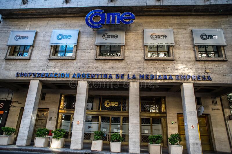 imagen-del-frente-edificio-de-la-confederación-argentina-medianos-buenos-aires-septiembre-empresas-medianas-c-m-e-197186263