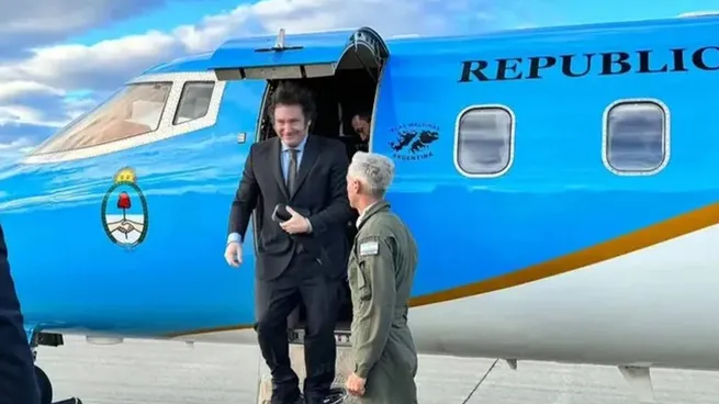 javier-milei-avionjpg