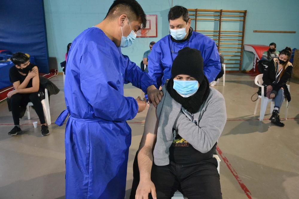 DES_SAL_ESTADO EN TU BARRIO_VACUNATORIO LUCHO FERNANDEZ_20_08-8