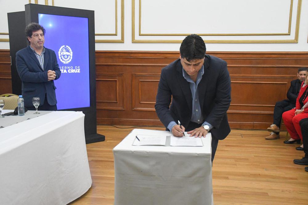 20240124_FIRMA_DE_CONVENIO_COOPERATIVAS_DE_LIMPIEZA_CPE_SALON_BLANCO-29