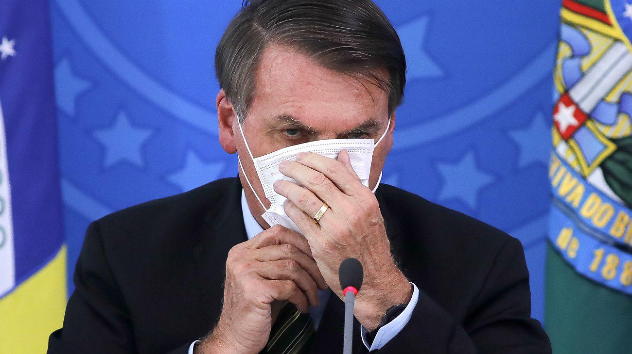 Bolsonaro con barbijo
