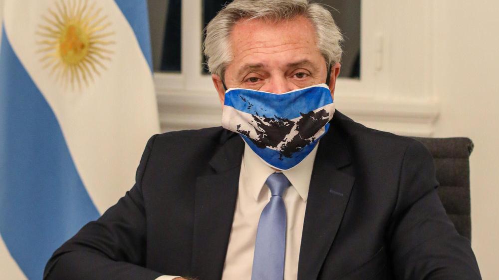 Alberto con barbijo Malvinas