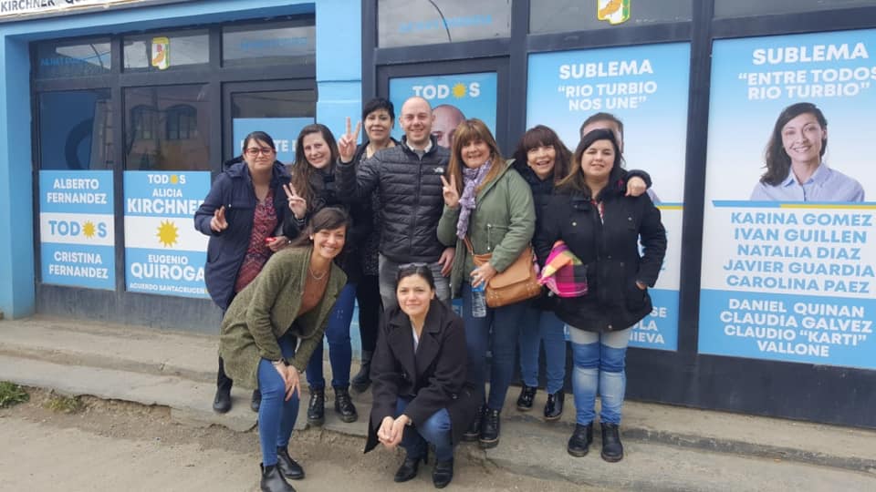 KARINA GOMEZ Y EQUIPO