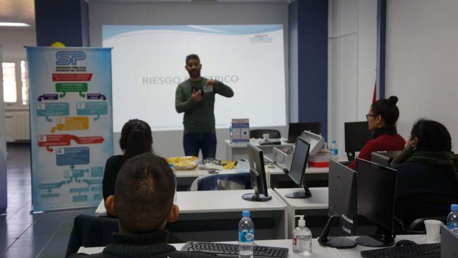 563d1b69d3a63afbc4da96aacddc184d_XL