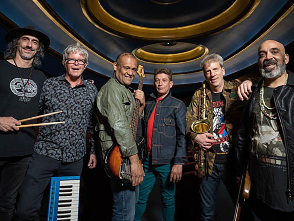 LOS ABUELOS DE LA NADA