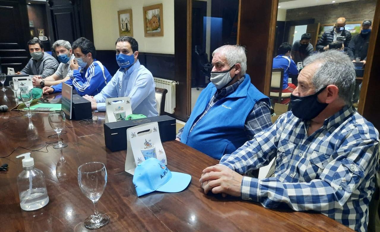 multimedia.normal.8e2204ce1aa06c44.52616c6c79206465206c6f7320676c61636961726573325f6e6f726d616c2e6a706567