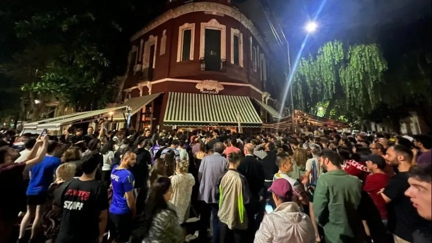 messi-fue-a-comer-a-una-parrilla-en-palermo_862x485