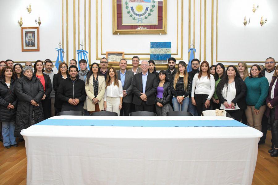 d9ebe785b54dae05ef3a4ca20ce51f2e_XL