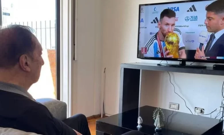 bilardo-viendo-a-la-seleccion_862x485-780x470