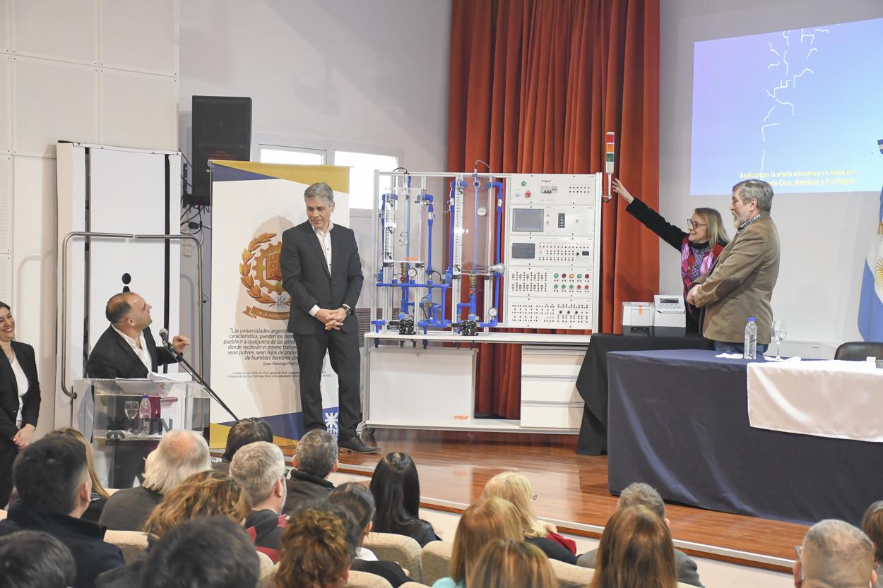 20230918_AK_UTN_ENTREGA_DE_COMPUTADORAS_12