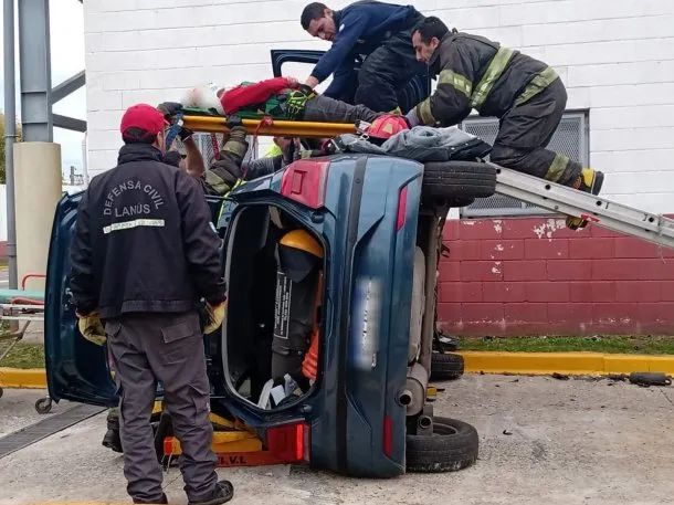 fue-sacar-el-registro-y-volco-el-auto (3)