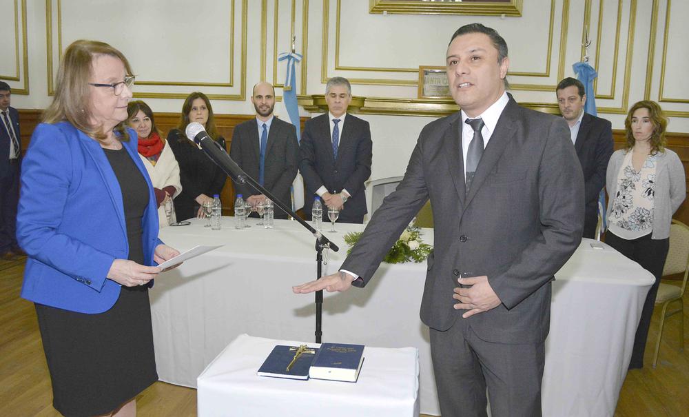 Alicia puso en funciones al Ministro de Trabajo Teodoro Camino (1)