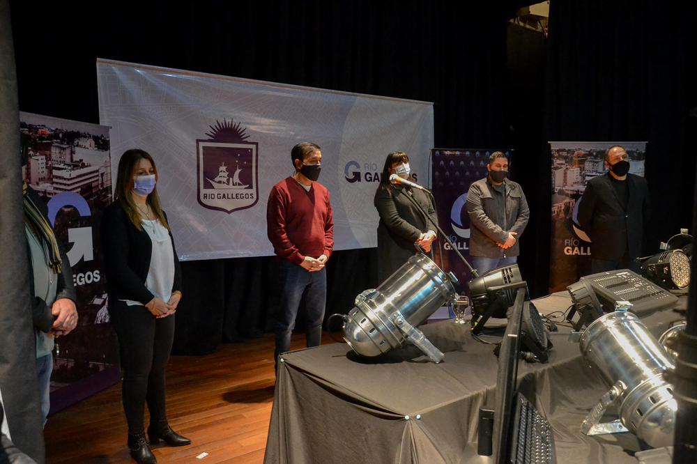 INT- ENTREGA DE EQUIPAMIENTO AL TEATRO Y HORNAMENTACIONES - 4-6 - SIN SELLO-14