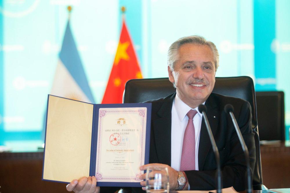 AL RECIBIR EL HONORIS CAUSA EN TSINGHUA