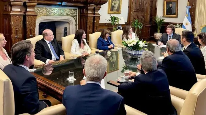 reunion-gabinete-javier-mileijpg