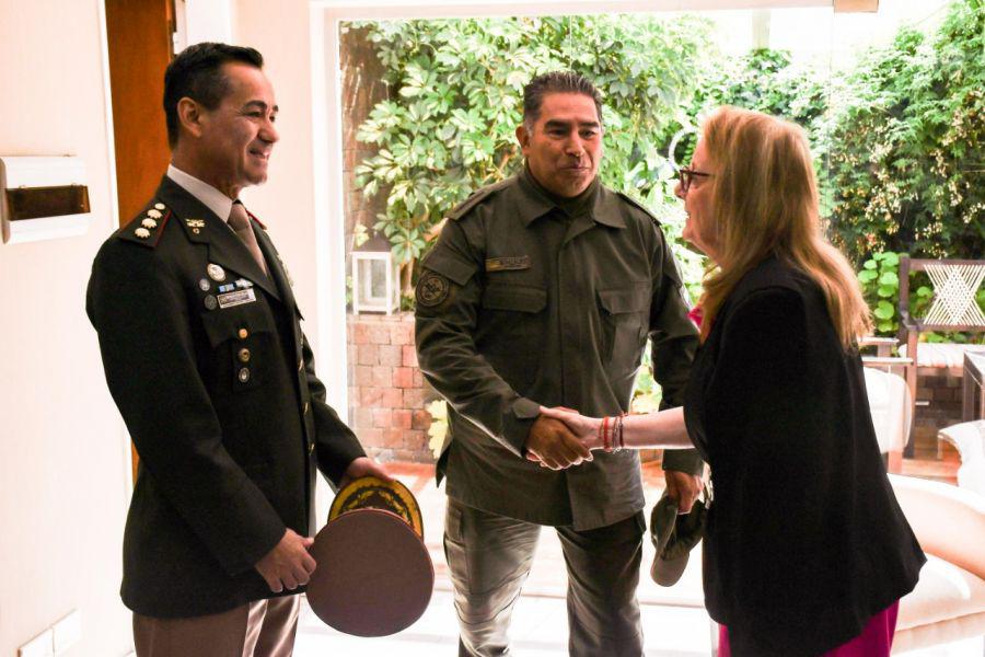 22e0ed2c61f5a0068272a3dacc6a2328_XL