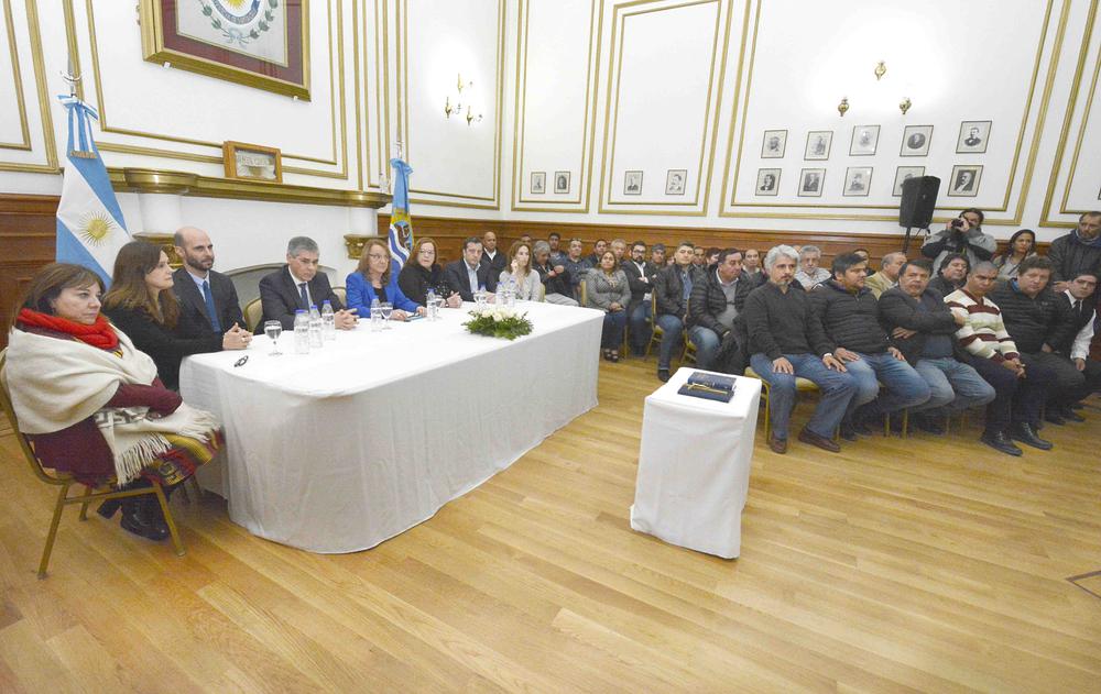 Alicia puso en funciones al Ministro de Trabajo Teodoro Camino (3)