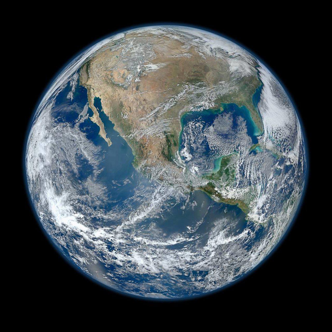 earth-full_f31cfd37_230420103552_1280x1280