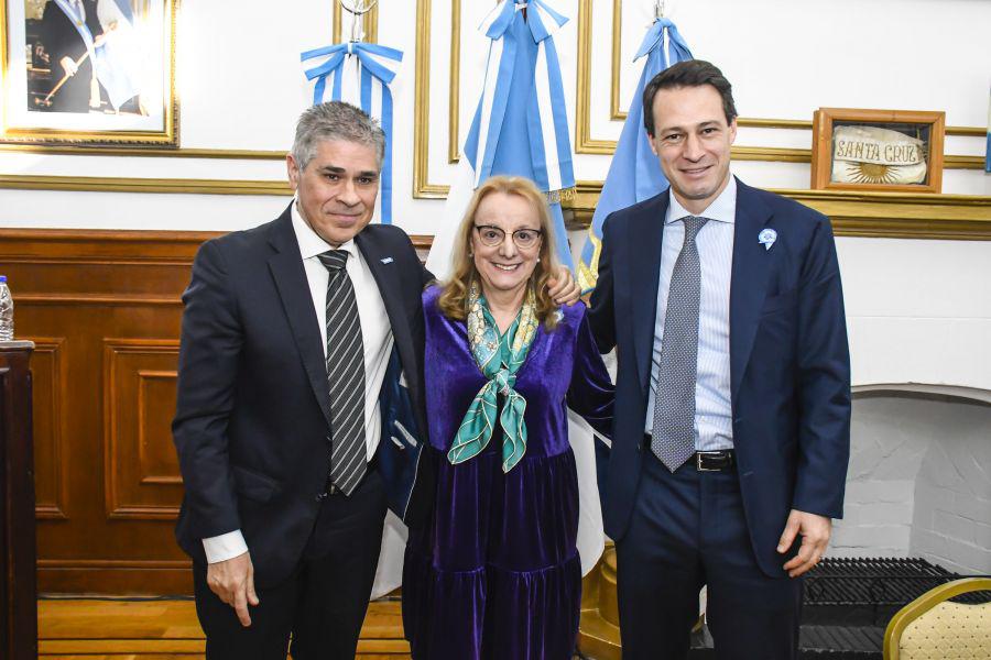 c21d544a0feaee98ace8b06f720498ef_XL